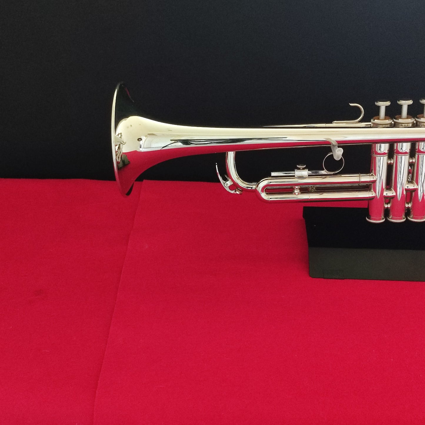 YAMAHA Trumpet YTR 1310 With Mouthpiece and Case