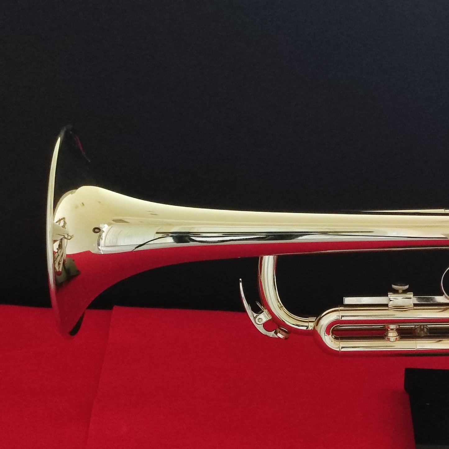 YAMAHA Trumpet YTR 1310 With Mouthpiece and Case
