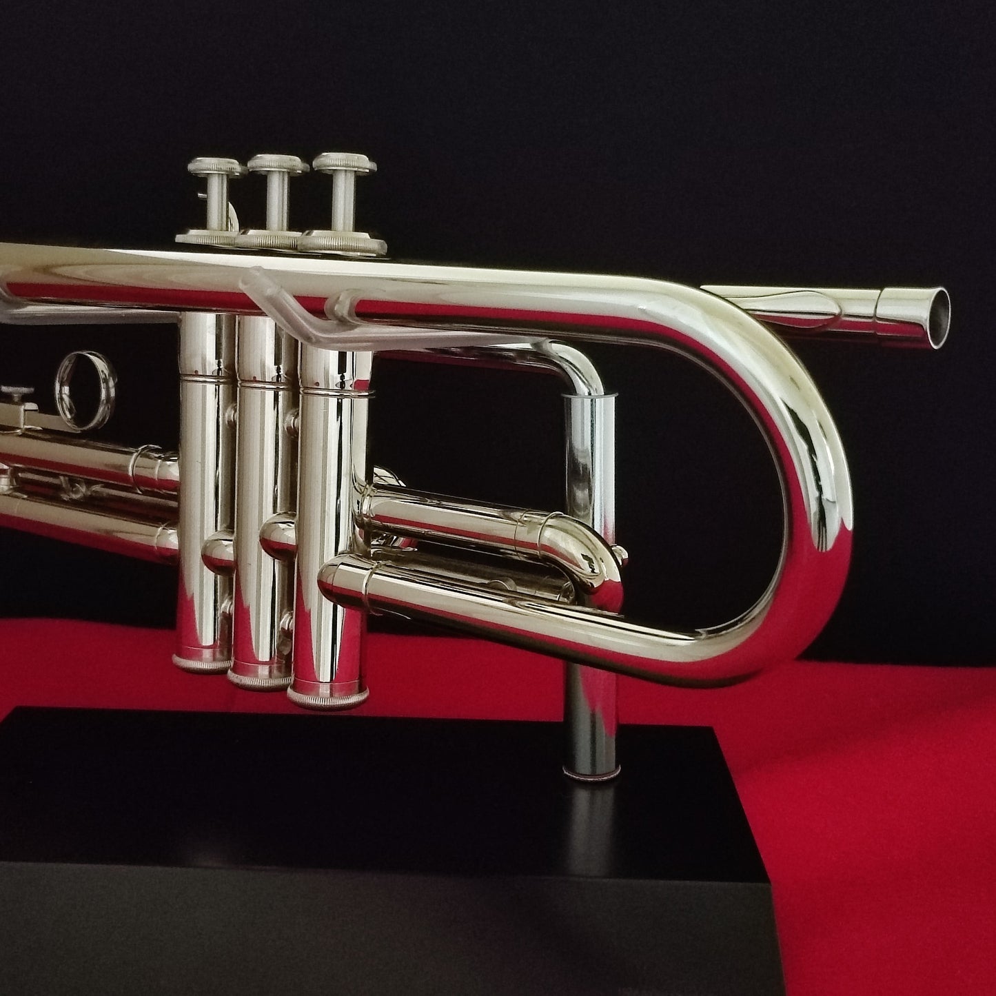 YAMAHA Trumpet YTR 1310 With Mouthpiece and Case